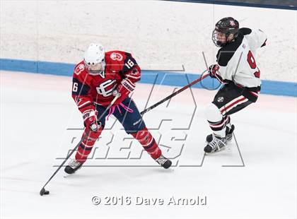Thumbnail 2 in Reading Memorial vs. Central Catholic (MIAA Division 1A Play-In) photogallery.