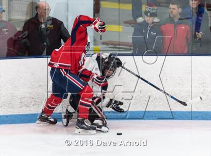 Thumbnail 2 in Reading Memorial vs. Central Catholic (MIAA Division 1A Play-In) photogallery.