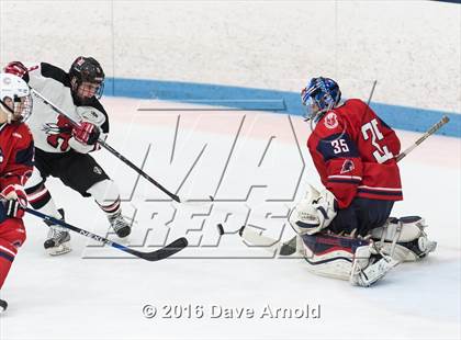 Thumbnail 2 in Reading Memorial vs. Central Catholic (MIAA Division 1A Play-In) photogallery.