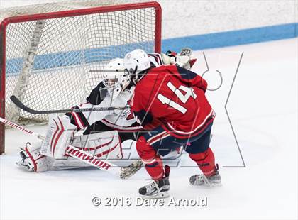Thumbnail 2 in Reading Memorial vs. Central Catholic (MIAA Division 1A Play-In) photogallery.