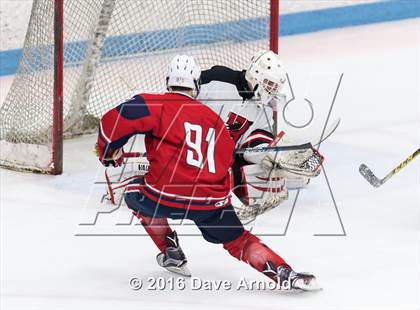 Thumbnail 2 in Reading Memorial vs. Central Catholic (MIAA Division 1A Play-In) photogallery.