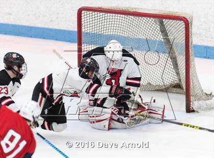 Thumbnail 2 in Reading Memorial vs. Central Catholic (MIAA Division 1A Play-In) photogallery.