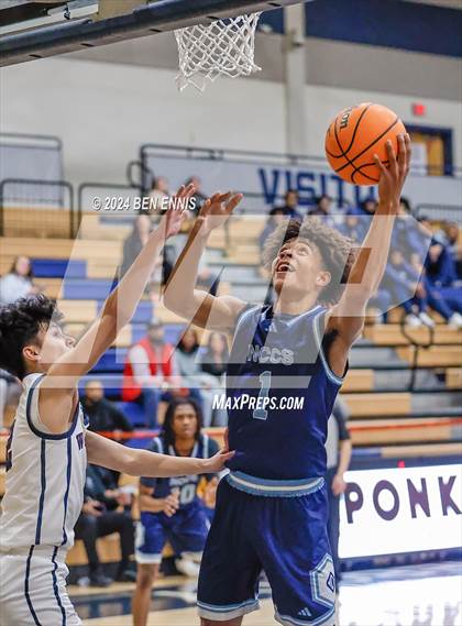 Thumbnail 2 in Woodstock vs. North Cobb Christian (Lemon Street Classic) photogallery.