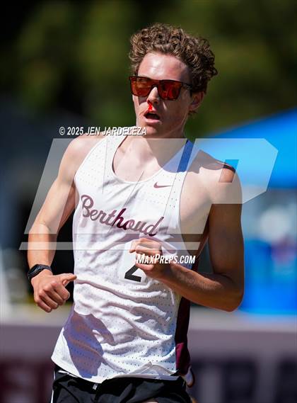 Thumbnail 1 in CHSAA Final 3A (3200 Meter) photogallery.
