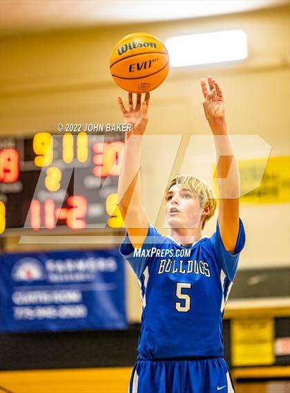 Thumbnail 3 in Sierra Lutheran vs. Smith Valley (Serpent Classic) photogallery.
