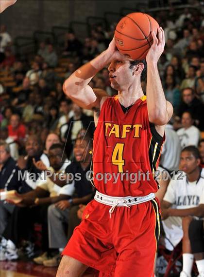 Thumbnail 1 in Loyola vs. Taft (Nike Extravaganza) photogallery.