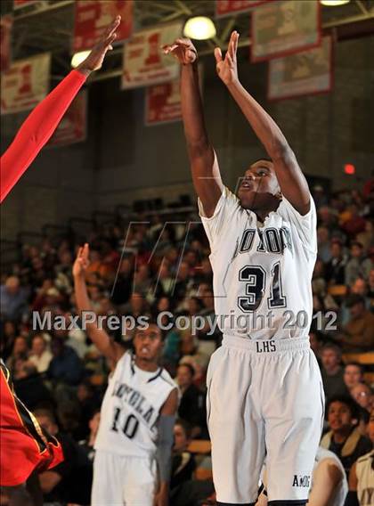 Thumbnail 3 in Loyola vs. Taft (Nike Extravaganza) photogallery.