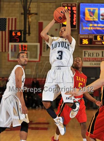 Thumbnail 3 in Loyola vs. Taft (Nike Extravaganza) photogallery.