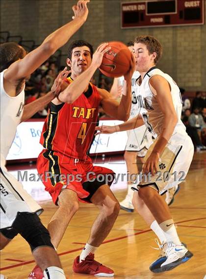 Thumbnail 3 in Loyola vs. Taft (Nike Extravaganza) photogallery.