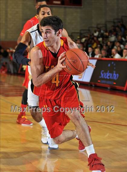 Thumbnail 1 in Loyola vs. Taft (Nike Extravaganza) photogallery.