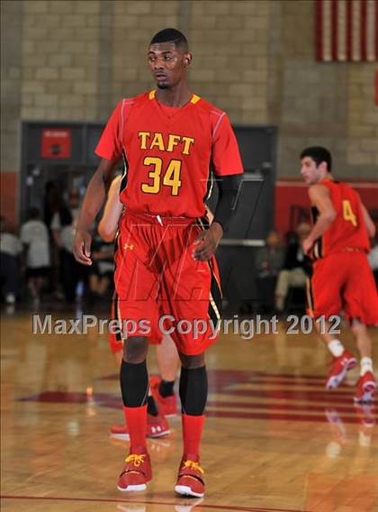 Thumbnail 3 in Loyola vs. Taft (Nike Extravaganza) photogallery.