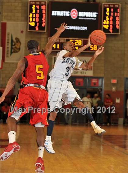 Thumbnail 1 in Loyola vs. Taft (Nike Extravaganza) photogallery.