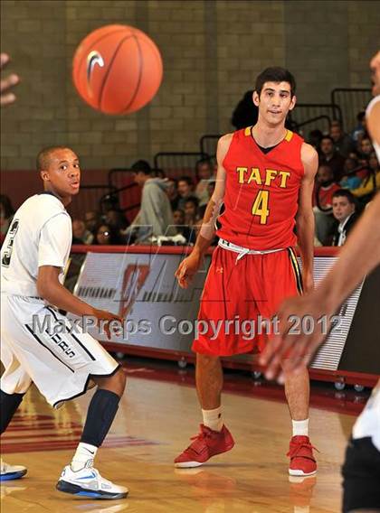 Thumbnail 1 in Loyola vs. Taft (Nike Extravaganza) photogallery.