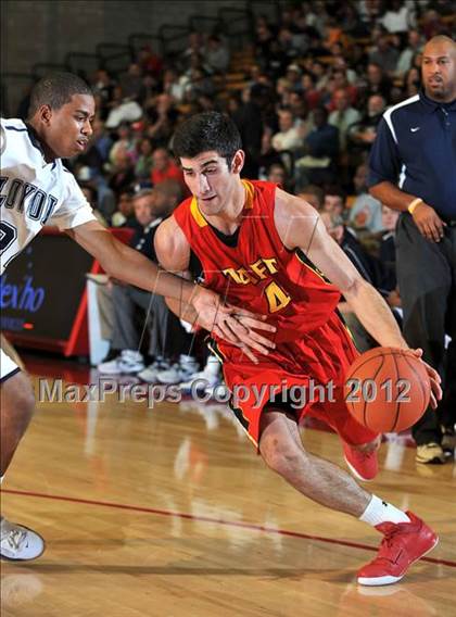 Thumbnail 2 in Loyola vs. Taft (Nike Extravaganza) photogallery.