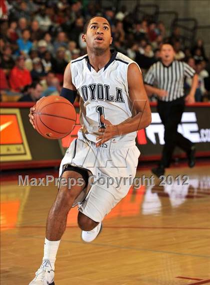 Thumbnail 1 in Loyola vs. Taft (Nike Extravaganza) photogallery.