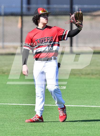 Thumbnail 3 in Gunter vs Trenton (Bells Invitational) photogallery.