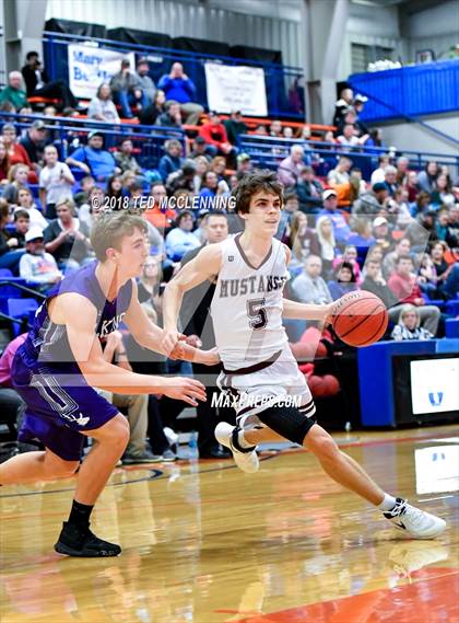 Thumbnail 1 in Perryville vs. Elkins (AAA 3A Regional Playoff) photogallery.