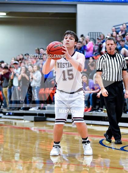 Thumbnail 2 in Perryville vs. Elkins (AAA 3A Regional Playoff) photogallery.