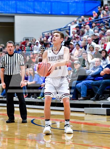 Thumbnail 1 in Perryville vs. Elkins (AAA 3A Regional Playoff) photogallery.