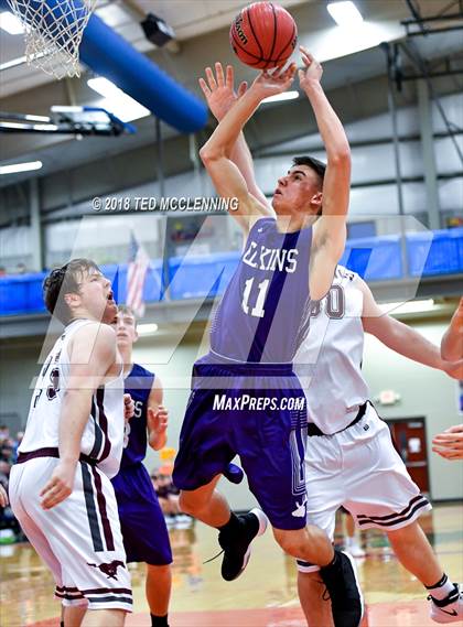 Thumbnail 3 in Perryville vs. Elkins (AAA 3A Regional Playoff) photogallery.