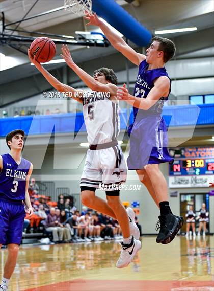 Thumbnail 1 in Perryville vs. Elkins (AAA 3A Regional Playoff) photogallery.