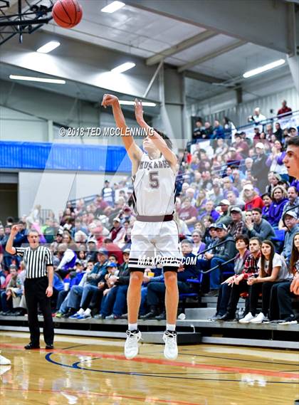 Thumbnail 3 in Perryville vs. Elkins (AAA 3A Regional Playoff) photogallery.
