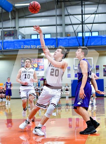 Thumbnail 1 in Perryville vs. Elkins (AAA 3A Regional Playoff) photogallery.