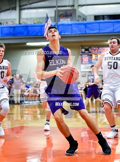 Thumbnail 1 in Perryville vs. Elkins (AAA 3A Regional Playoff) photogallery.