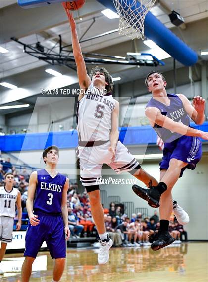 Thumbnail 3 in Perryville vs. Elkins (AAA 3A Regional Playoff) photogallery.
