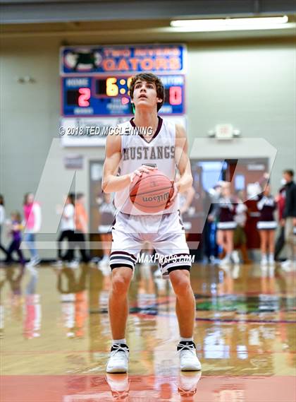 Thumbnail 3 in Perryville vs. Elkins (AAA 3A Regional Playoff) photogallery.