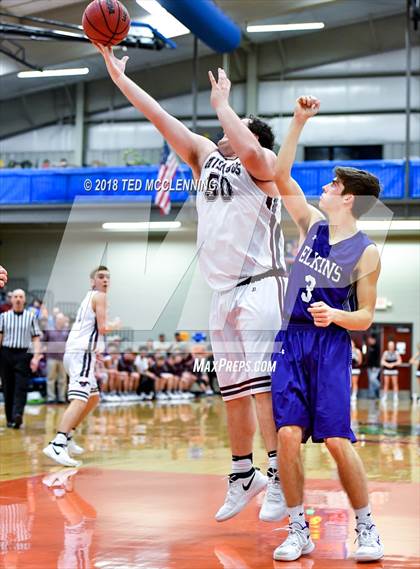 Thumbnail 2 in Perryville vs. Elkins (AAA 3A Regional Playoff) photogallery.