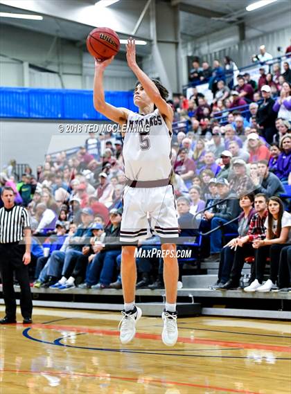 Thumbnail 2 in Perryville vs. Elkins (AAA 3A Regional Playoff) photogallery.