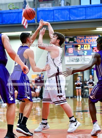 Thumbnail 3 in Perryville vs. Elkins (AAA 3A Regional Playoff) photogallery.