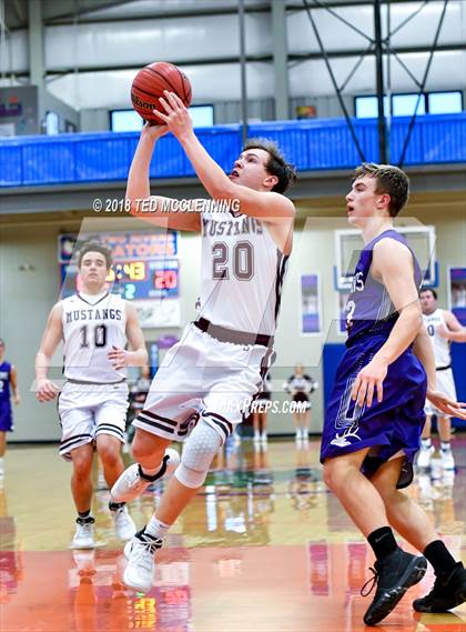 Thumbnail 3 in Perryville vs. Elkins (AAA 3A Regional Playoff) photogallery.