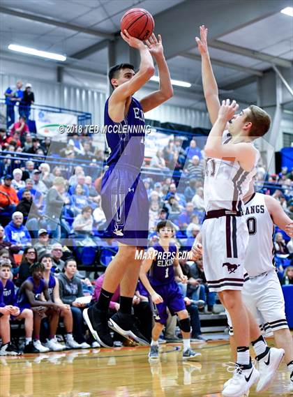 Thumbnail 1 in Perryville vs. Elkins (AAA 3A Regional Playoff) photogallery.