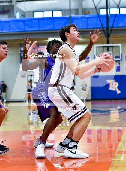 Thumbnail 1 in Perryville vs. Elkins (AAA 3A Regional Playoff) photogallery.