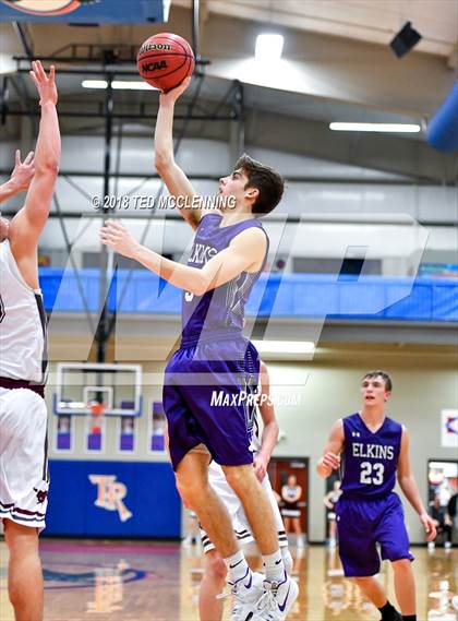 Thumbnail 2 in Perryville vs. Elkins (AAA 3A Regional Playoff) photogallery.