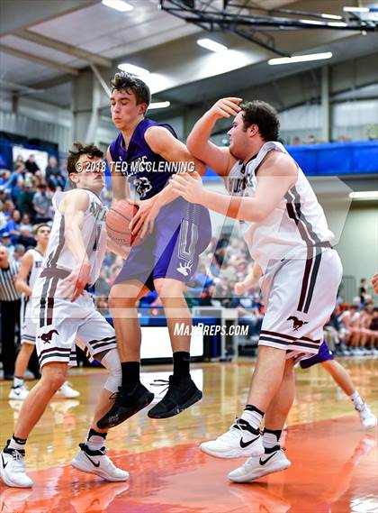 Thumbnail 1 in Perryville vs. Elkins (AAA 3A Regional Playoff) photogallery.