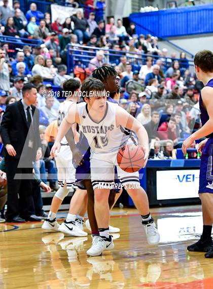 Thumbnail 2 in Perryville vs. Elkins (AAA 3A Regional Playoff) photogallery.
