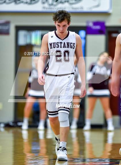 Thumbnail 1 in Perryville vs. Elkins (AAA 3A Regional Playoff) photogallery.