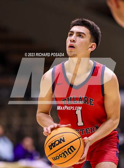 Thumbnail 1 in Tulare Western vs. Kerman (CIF CS Division IV Championship) photogallery.