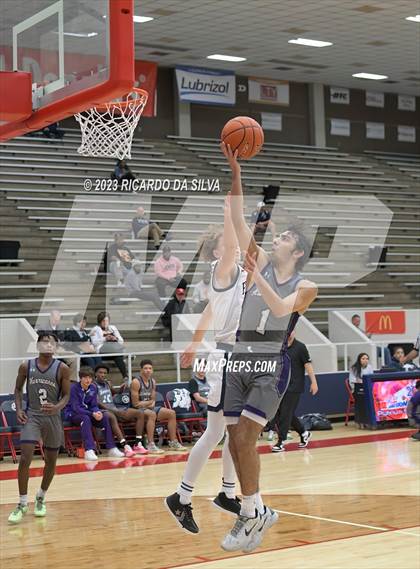 Thumbnail 3 in Klein Cain vs Tompkins (McDonald's Texas Invitational) photogallery.