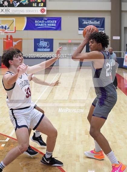 Thumbnail 3 in Klein Cain vs Tompkins (McDonald's Texas Invitational) photogallery.