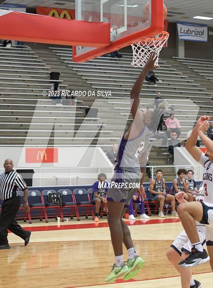 Thumbnail 1 in Klein Cain vs Tompkins (McDonald's Texas Invitational) photogallery.