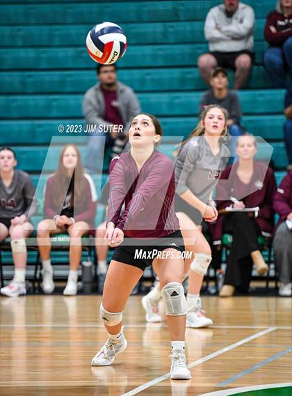 Thumbnail 1 in Schulenburg vs Johnson City (UIL 2A Region IV Final) photogallery.