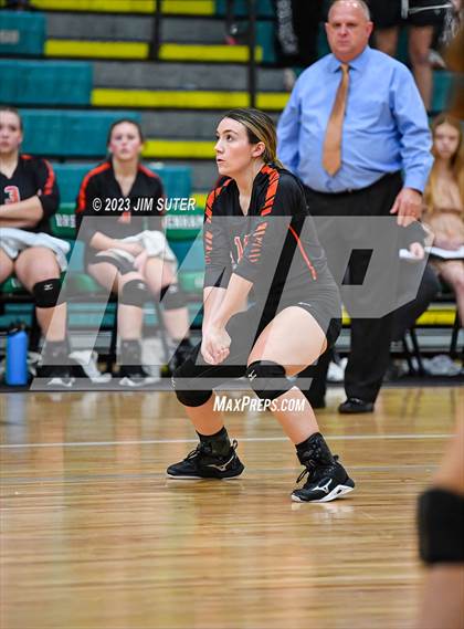 Thumbnail 3 in Schulenburg vs Johnson City (UIL 2A Region IV Final) photogallery.