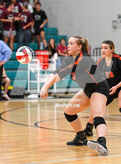 Thumbnail 3 in Schulenburg vs Johnson City (UIL 2A Region IV Final) photogallery.