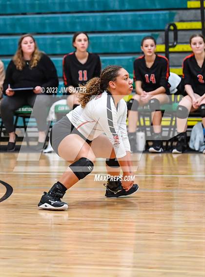 Thumbnail 3 in Schulenburg vs Johnson City (UIL 2A Region IV Final) photogallery.