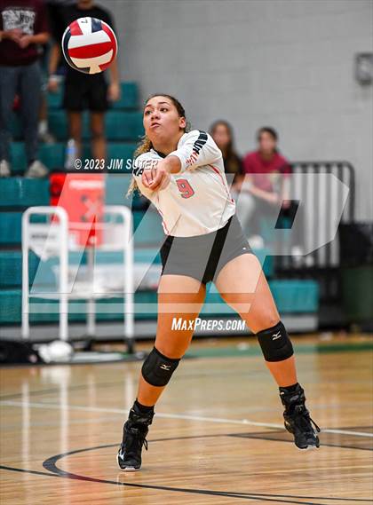 Thumbnail 3 in Schulenburg vs Johnson City (UIL 2A Region IV Final) photogallery.