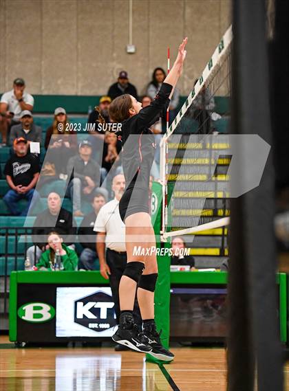 Thumbnail 3 in Schulenburg vs Johnson City (UIL 2A Region IV Final) photogallery.